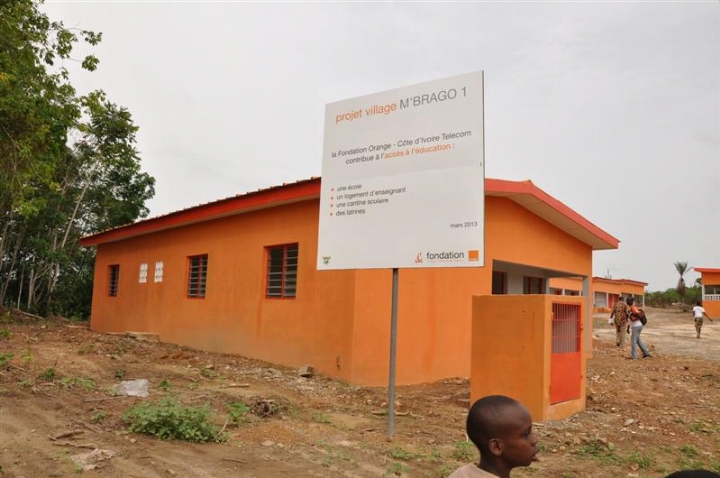 Projet village  - La Fondation Orange-Côte d’Ivoire Telecom livre « un point d’eau, un centre de santé et une école » à Mangbêgly/Kontrou et M’Brago 1